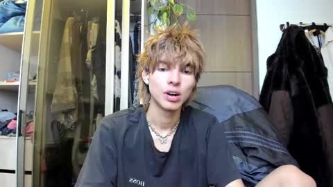 Snapshot of santy_kitty chatting on February 16, 7:26 am kitty online show from February 16, 7:26 am