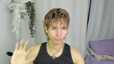 Snapshot of santy_kitty chatting on October 12, 1:26 am kitty online show from October 12, 1:26 am