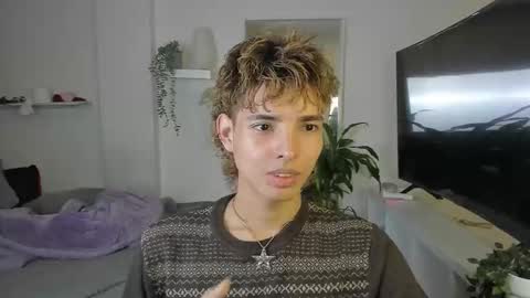 Snapshot of santy_kitty chatting on October 30, 1:40 am kitty online show from October 30, 1:40 am