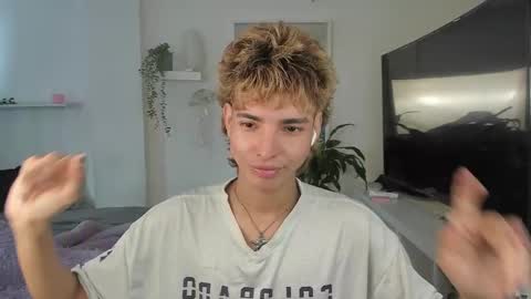 Snapshot of santy_kitty chatting on October 30, 5:57 pm kitty online show from October 30, 5:57 pm