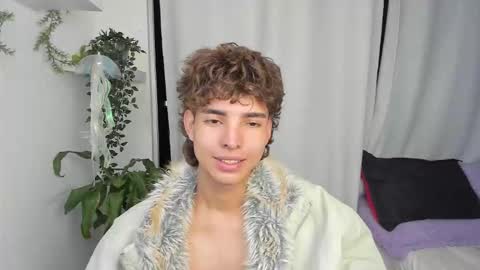 Snapshot of santy_kitty chatting on January 10, 12:56 am kitty online show from January 10, 12:56 am