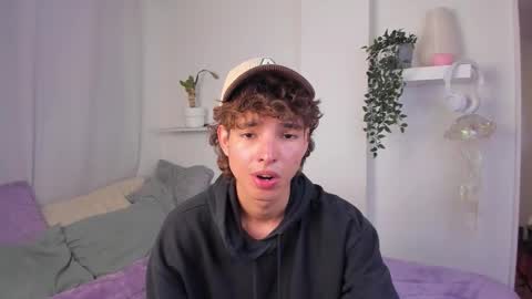 Snapshot of santy_kitty chatting on February 2, 12:42 am kitty online show from February 2, 12:42 am