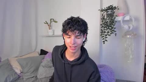 Snapshot of santy_kitty chatting on February 11, 12:37 am kitty online show from February 11, 12:37 am