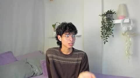 Snapshot of santy_kitty chatting on February 17, 1:02 am kitty online show from February 17, 1:02 am