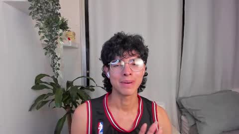 Snapshot of santy_kitty chatting on February 19, 3:24 am kitty online show from February 19, 3:24 am