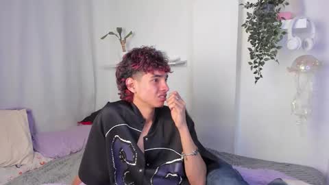 Snapshot of santy_kitty chatting on February 27, 2:33 am kitty online show from February 27, 2:33 am