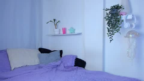 Snapshot of santy_kitty chatting on February 28, 12:00 am kitty online show from February 28, 12:00 am