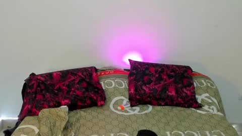santy_of1 online show from April 30, 1:17 pm