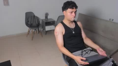 Snapshot of santy_stump chatting on June 29, 9:48 pm santy_stump online show from June 29, 9:48 pm