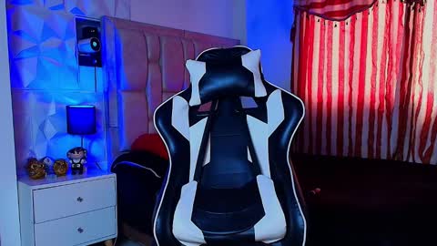 Santyago online show from February 5, 7:10 pm