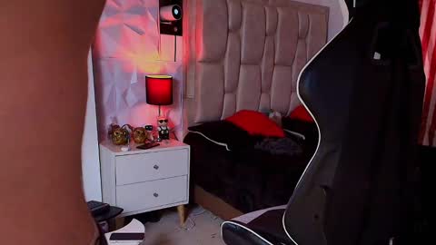 Santyago online show from February 13, 7:10 pm