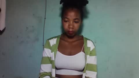 sanyah0123 online show from December 14, 1:33 am