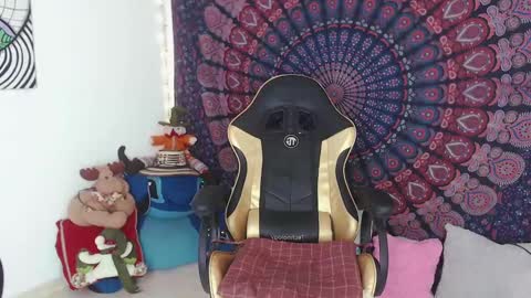 Snapshot of sanzjulie chatting on December 10, 5:11 pm sanzjulie online show from December 10, 5:11 pm