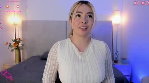 Snapshot of saori_newman chatting on April 18, 11:58 am Saori online show from April 18, 11:58 am