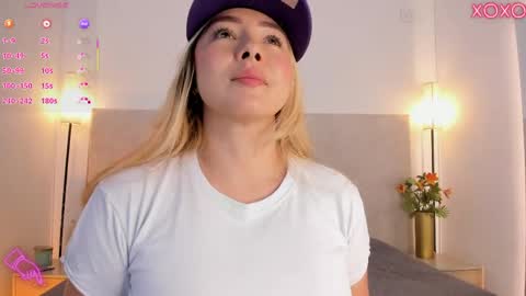 Snapshot of saori_newman chatting on April 23, 12:29 pm Saori online show from April 23, 12:29 pm