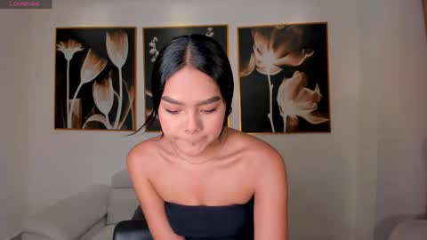 Snapshot of saphirajames chatting on June 3, 2:14 am Saphira James online show from June 3, 2:14 am