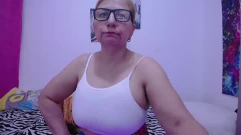 Snapshot of sara211 chatting on December 11, 12:55 pm sara online show from December 11, 12:55 pm