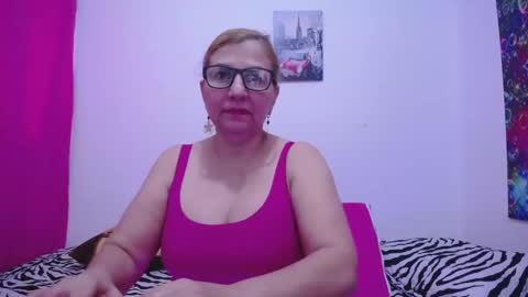 Snapshot of sara211 chatting on December 29, 3:03 pm sara online show from December 29, 3:03 pm