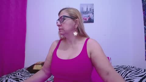 Snapshot of sara211 chatting on December 30, 12:54 am sara online show from December 30, 12:54 am