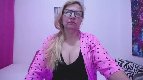 Snapshot of sara211 chatting on January 8, 1:20 pm sara online show from January 8, 1:20 pm