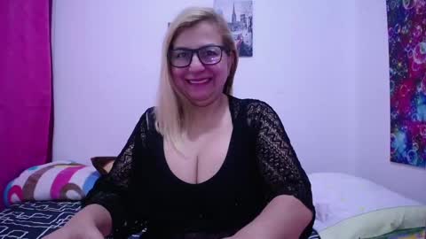 Snapshot of sara211 chatting on February 18, 2:27 pm sara online show from February 18, 2:27 pm