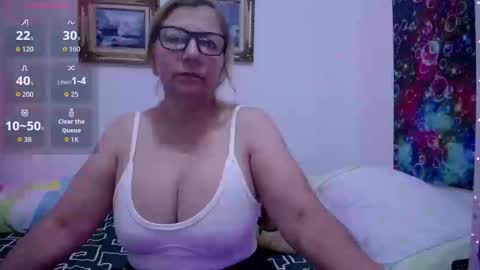 Snapshot of sara211 chatting on September 17, 1:24 pm sara online show from September 17, 1:24 pm
