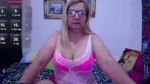 Snapshot of sara211 chatting on September 26, 2:32 pm sara online show from September 26, 2:32 pm