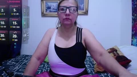 Snapshot of sara211 chatting on September 28, 2:22 pm sara online show from September 28, 2:22 pm