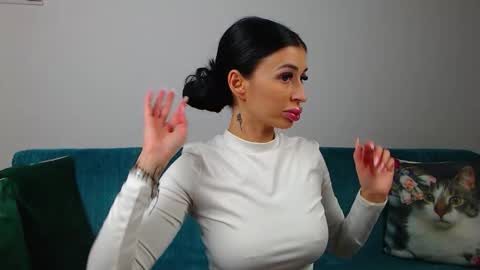 Snapshot of sara_daisy chatting on November 30, 3:27 pm Im Sara I am happy to be here online show from November 30, 3:27 pm