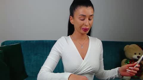 Snapshot of sara_daisy chatting on January 8, 5:59 pm Im Sara I am happy to be here online show from January 8, 5:59 pm