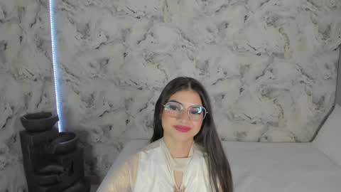 Snapshot of sara_fernandezz chatting on December 3, 12:13 am sara online show from December 3, 12:13 am