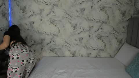 Snapshot of sara_fernandezz chatting on January 15, 2:02 pm sara online show from January 15, 2:02 pm