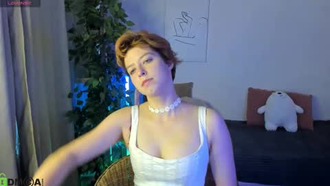 Snapshot of sara_frayy chatting on September 16, 12:44 am Sarah online show from September 16, 12:44 am