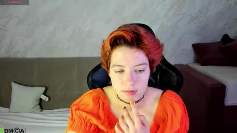 Snapshot of sara_frayy chatting on September 19, 12:12 am Sarah online show from September 19, 12:12 am