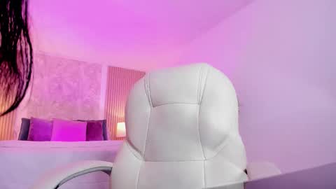 Snapshot of sara_jjones_ chatting on December 2, 7:31 pm Sara online show from December 2, 7:31 pm