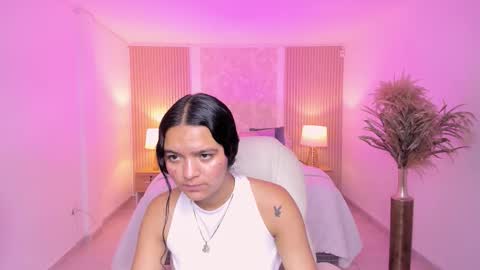 Snapshot of sara_jjones_ chatting on December 3, 9:57 pm Sara online show from December 3, 9:57 pm