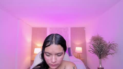 Snapshot of sara_jjones_ chatting on December 4, 7:44 pm Sara online show from December 4, 7:44 pm