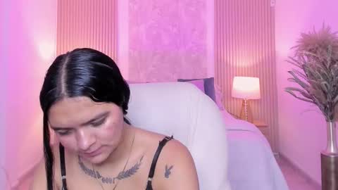 Snapshot of sara_jjones_ chatting on December 5, 7:43 pm Sara online show from December 5, 7:43 pm