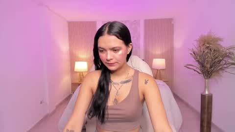 Snapshot of sara_jjones_ chatting on December 14, 11:48 am Sara online show from December 14, 11:48 am