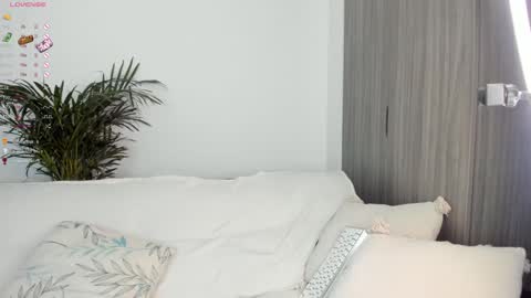 Sara  new account  give me thomb up  Follow me   help me reach 15k followers again   online show from December 23, 2:24 am