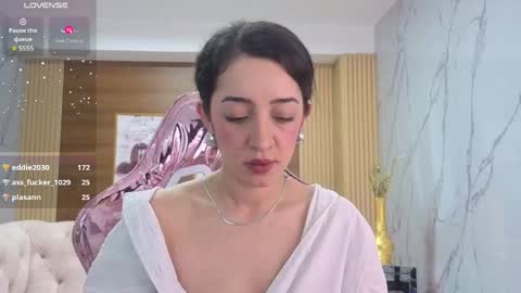 Sara  online show from April 29, 5:30 pm