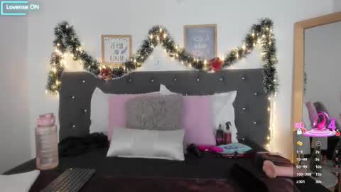 Snapshot of sara_puertaa chatting on December 17, 7:09 pm Sara online show from December 17, 7:09 pm