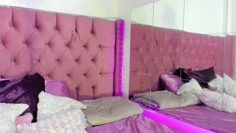 sara_ramirez0 online show from September 11, 12:00 am