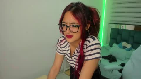 sara_red_x online show from May 6, 3:24 am
