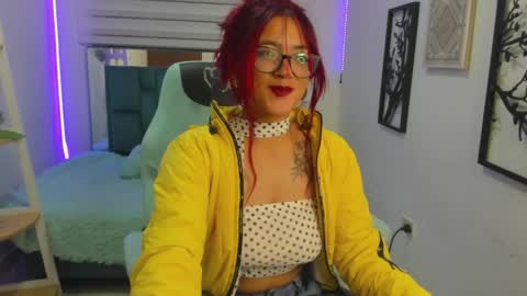 sara_red_x online show from June 7, 4:05 am