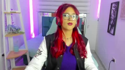 sara_red_x online show from June 10, 3:18 am
