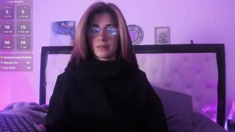 sara_roades online show from October 28, 11:18 pm