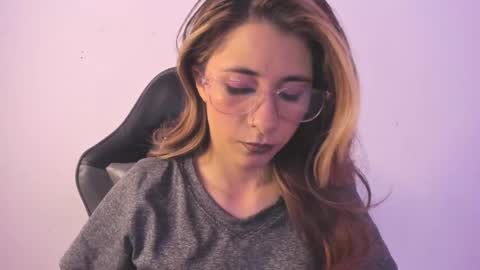 sara_roades online show from November 12, 7:57 pm