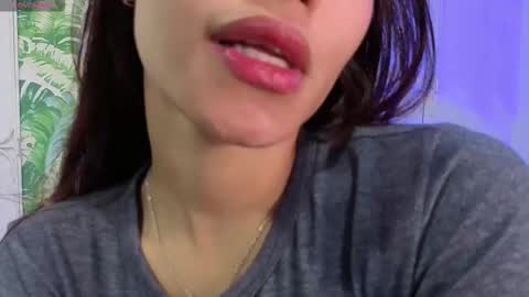 sara  online show from November 10, 3:33 pm