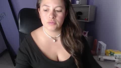 Snapshot of sara_thonson_ chatting on December 11, 9:30 am sara_thonson_ online show from December 11, 9:30 am